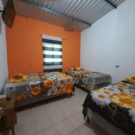 Hotel El Pez Dorado Rio Dulce Bagian luar foto