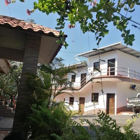 Hotel El Pez Dorado Rio Dulce Bagian luar foto