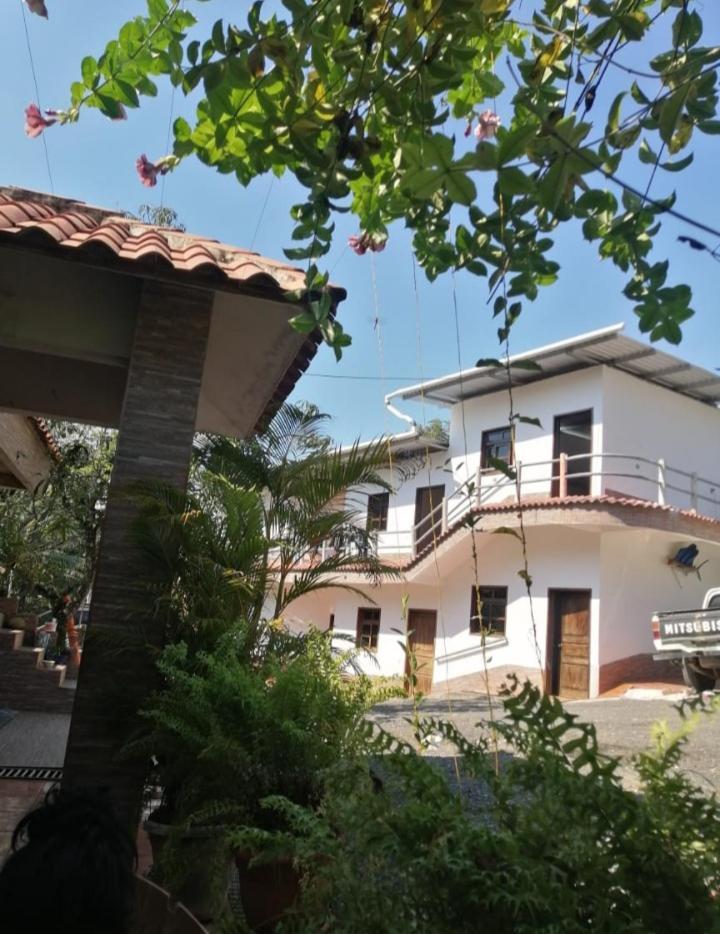 Hotel El Pez Dorado Rio Dulce Bagian luar foto